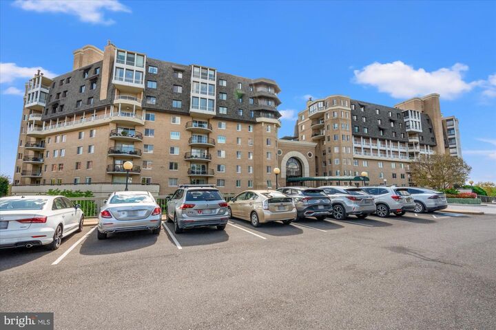 Property Photo:  1250 S Washington Street 124  VA 22314 