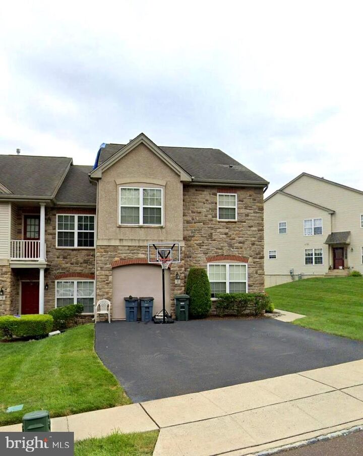 Property Photo:  7 Dukes Way  PA 19053 