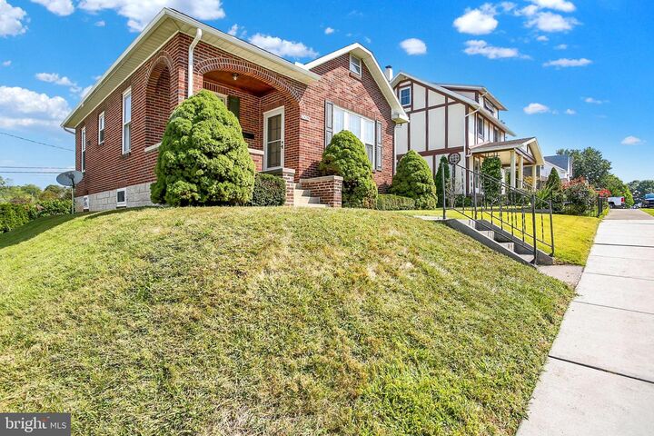 Property Photo:  2429 S 3rd Street  PA 17113 