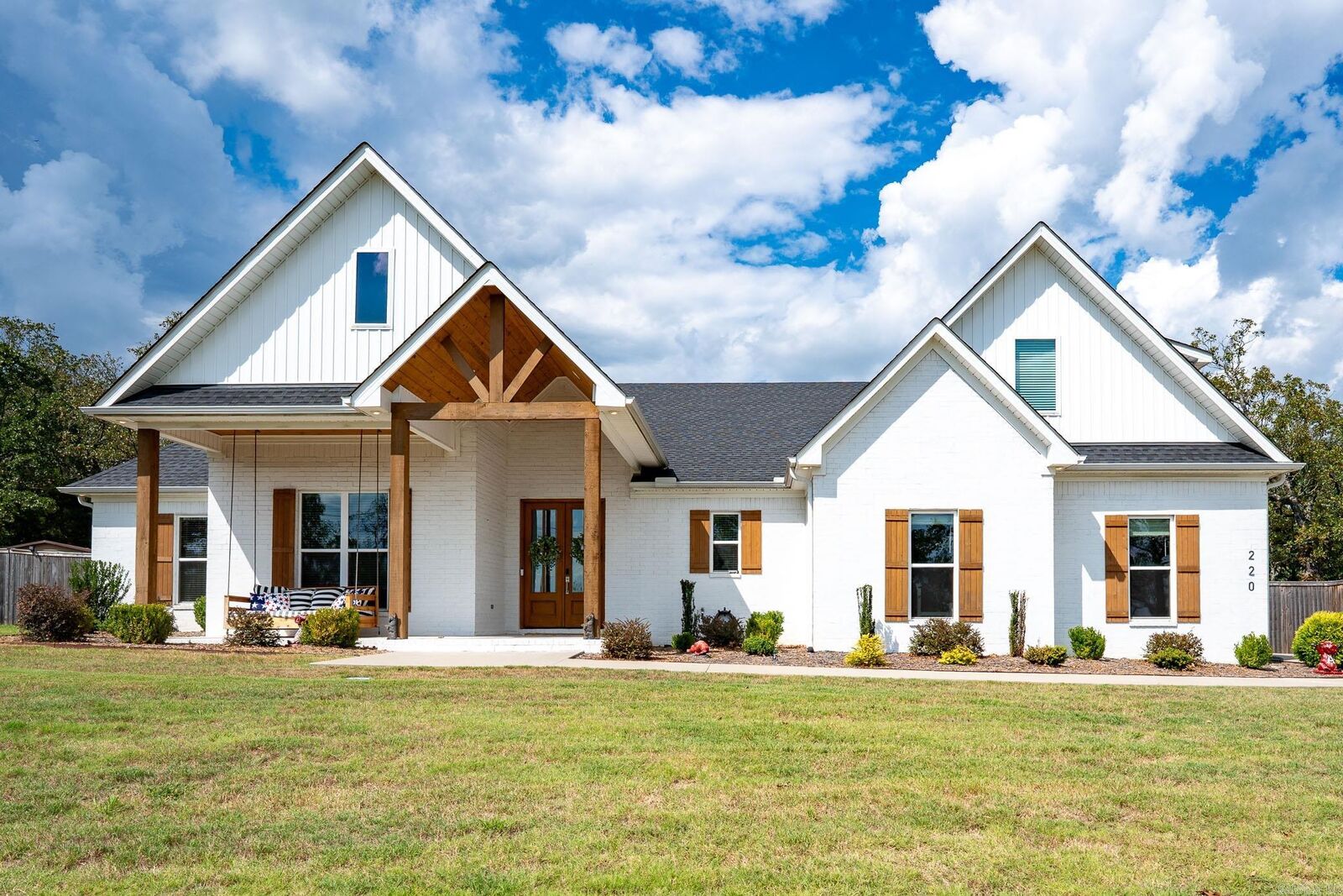 Property Photo:  220 E Grandview Heights Drive  AR 72032 