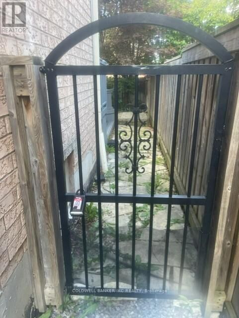 Property Photo:  33 Meadowlark Drive  ON L7G 6N2 