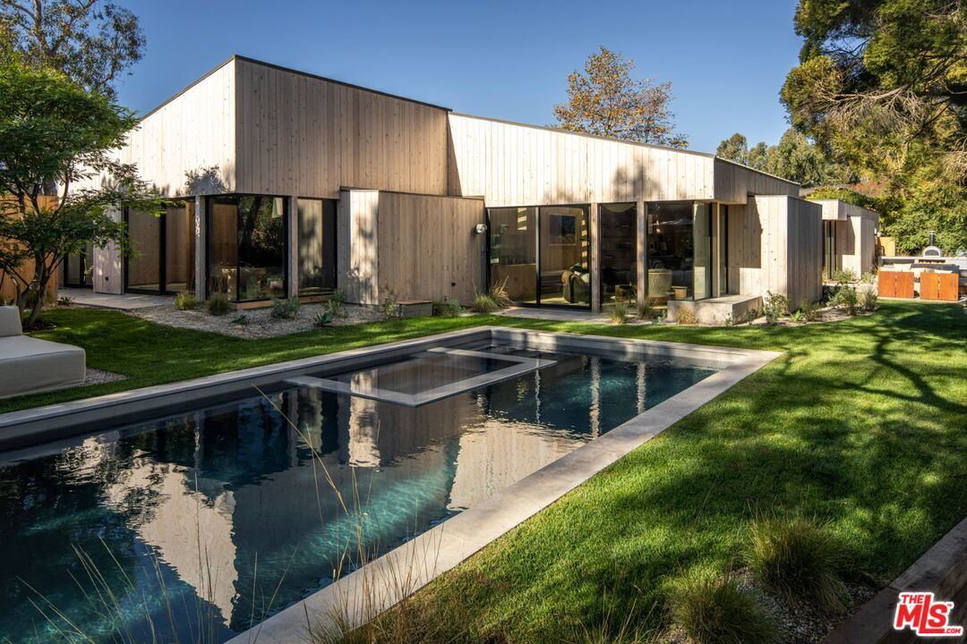 Property Photo: 28779 Sea Ranch Way CA 90265