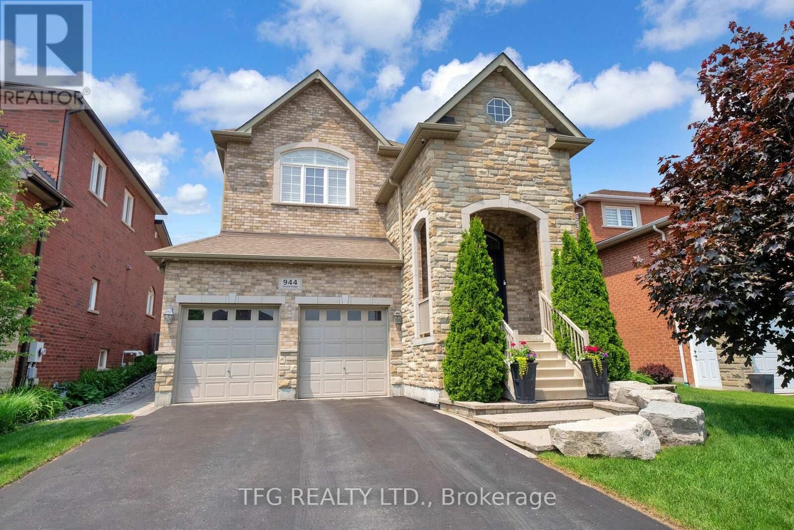 Photo de la propriété: 944 Grand Ridge Avenue ON L1K 3B4