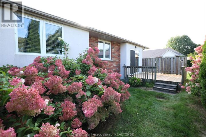 Property Photo: 15 Oakgrove Lane ON N7L 5R9