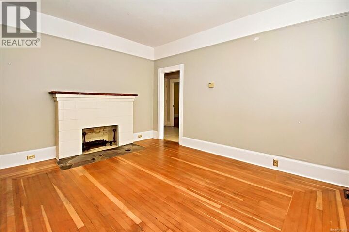 Property Photo:  350 Stewart Avenue  BC V9S 4C4 