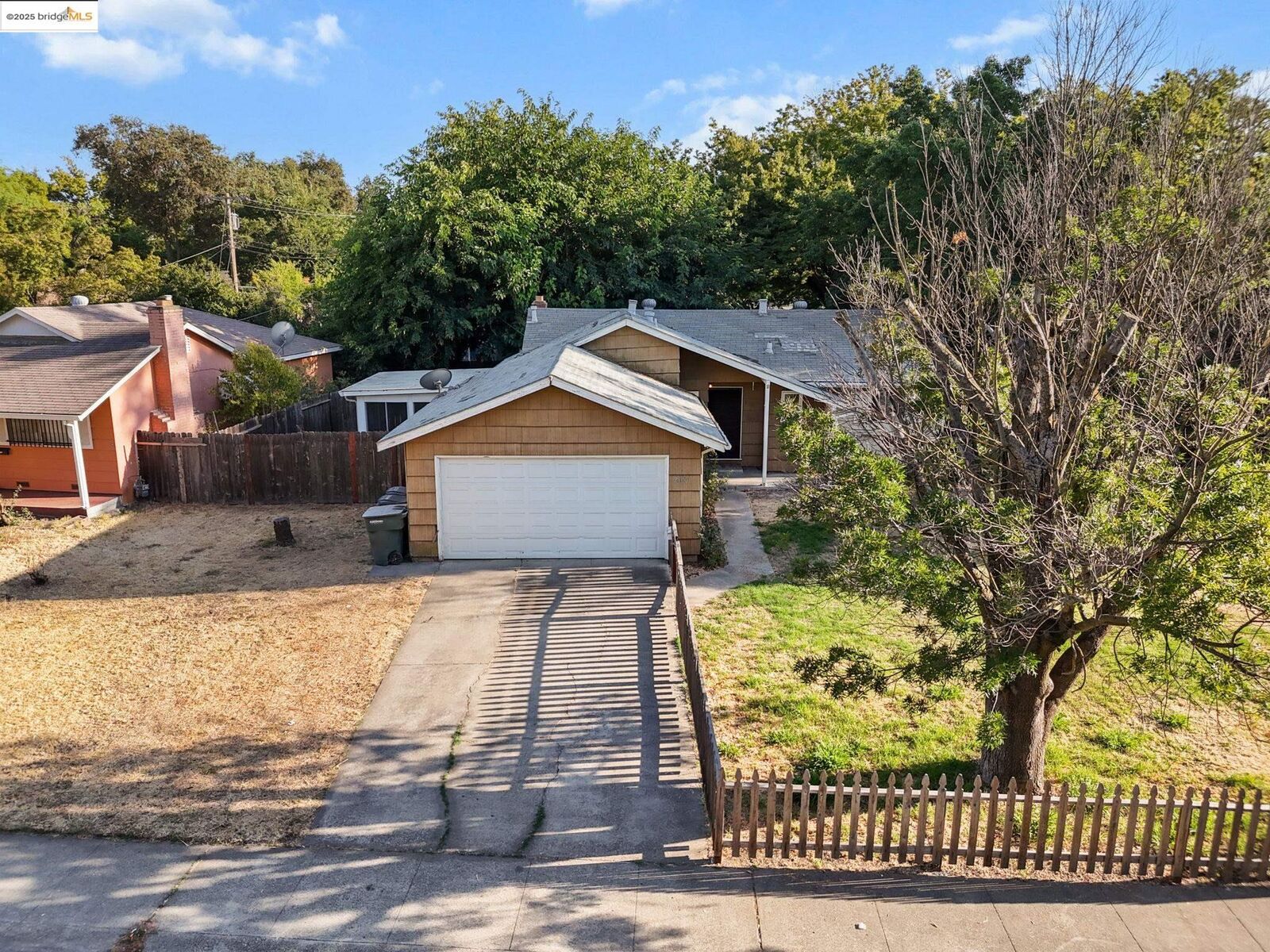 Property Photo:  2100 Monifieth Way  CA 95822 