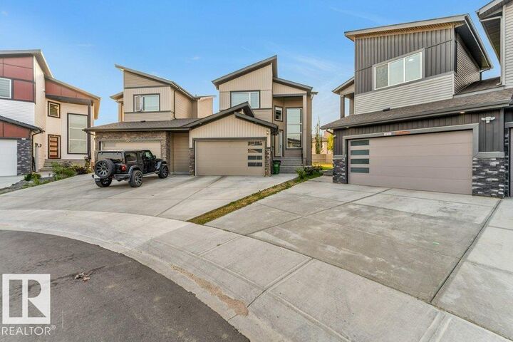 Property Photo: 1522 17 Avenue NW AB T6T 2R9