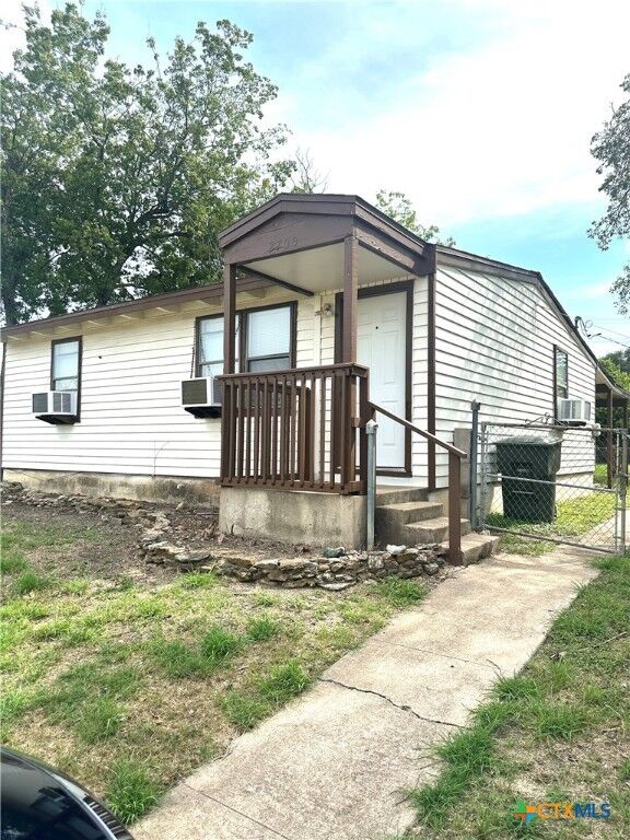 Property Photo:  2700 Terrace Drive  TX 76543 