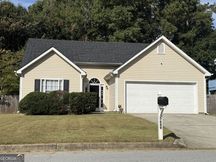 Property Photo: 5689 Isleworth Way GA 30349