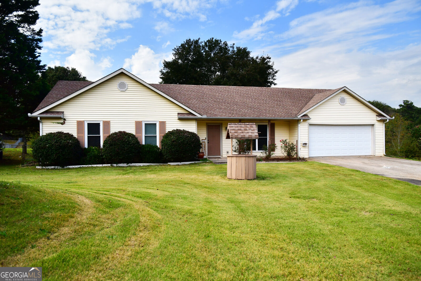 Property Photo:  339 Cobblestone Road  GA 30011