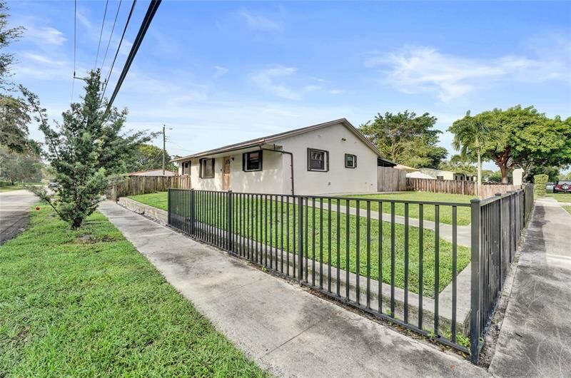 Property Photo: 7400 Raleigh St FL 33024