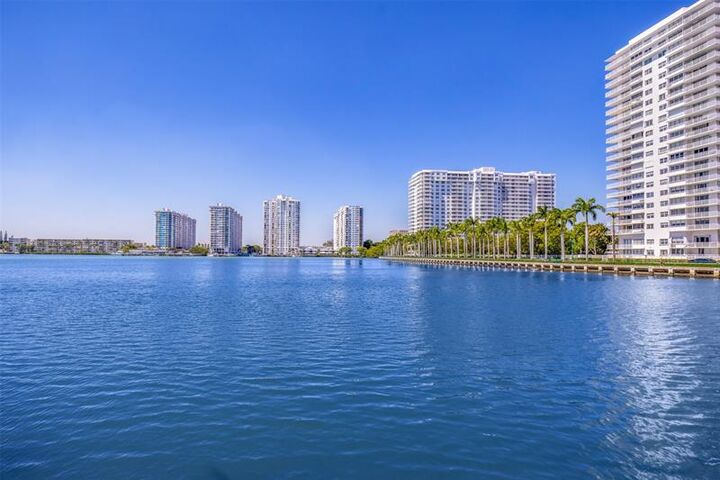 18181 NE 31st Ct 804  Aventura FL 33160 photo