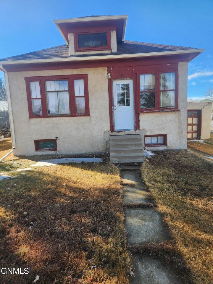 311 B Street S  Glen Ullin ND 58631 photo
