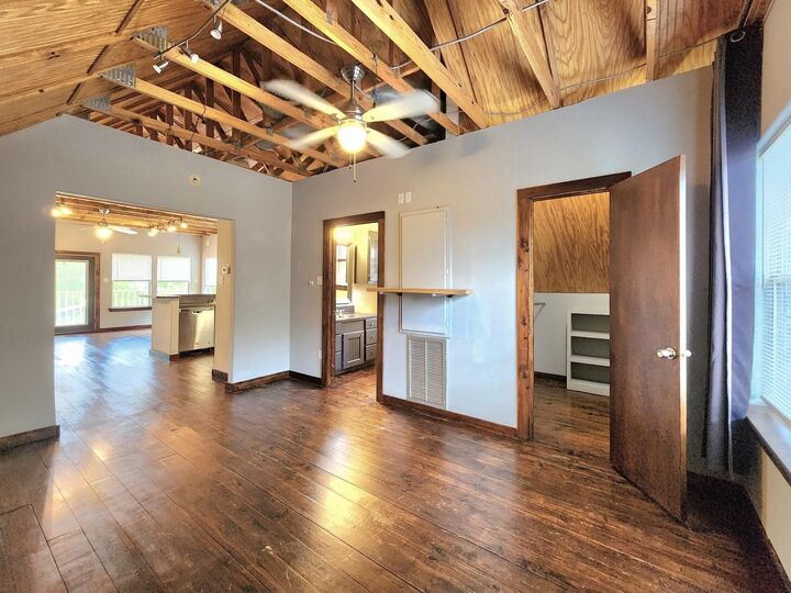 Property Photo: 2416 White Oak Dr Drive B TX 77009
