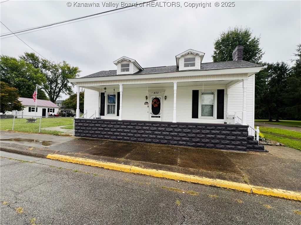 Property Photo:  400 Mulberry Street  WV 26164 