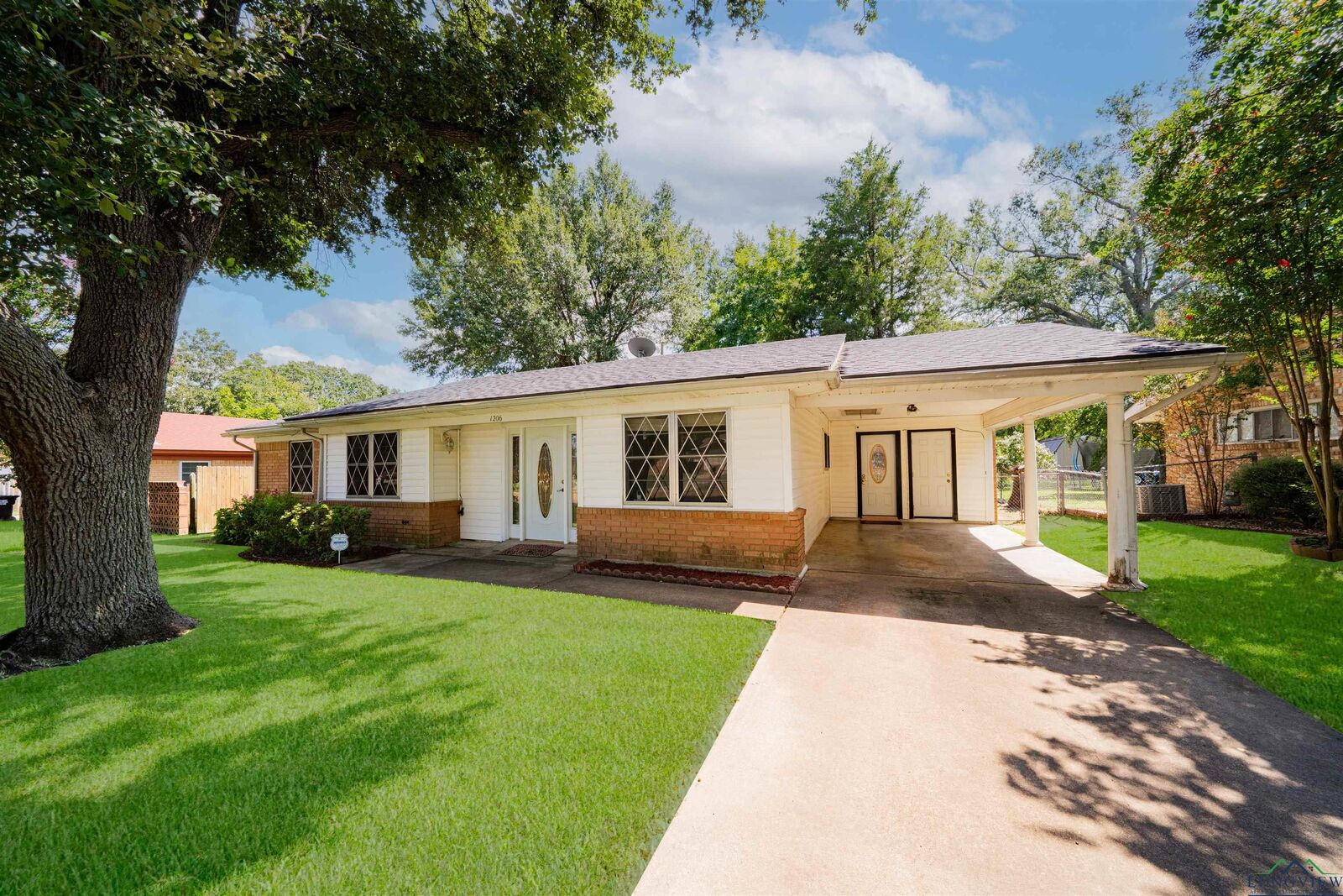 Property Photo:  1206 Temple St  TX 75604 
