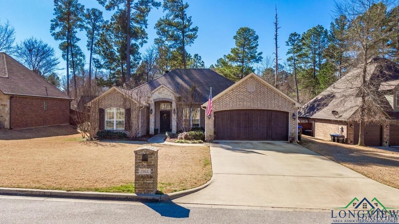 Property Photo:  1902 Oak Knoll  TX 75605 