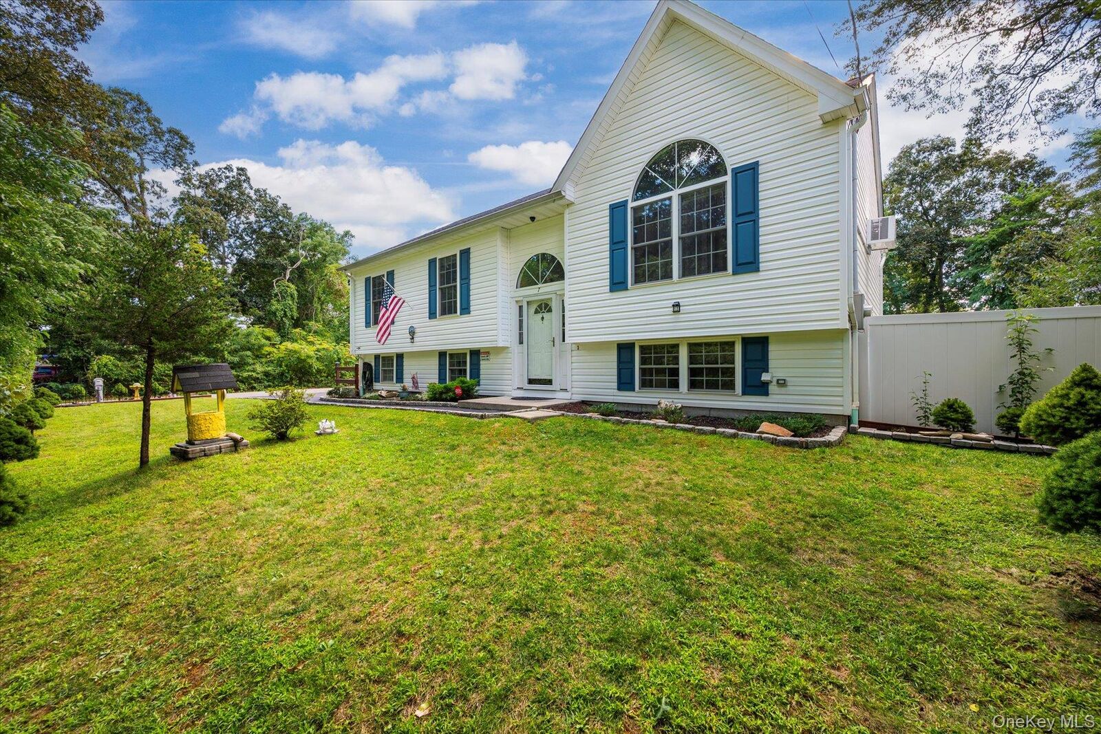 Property Photo:  7 Bird Court  NY 11951 