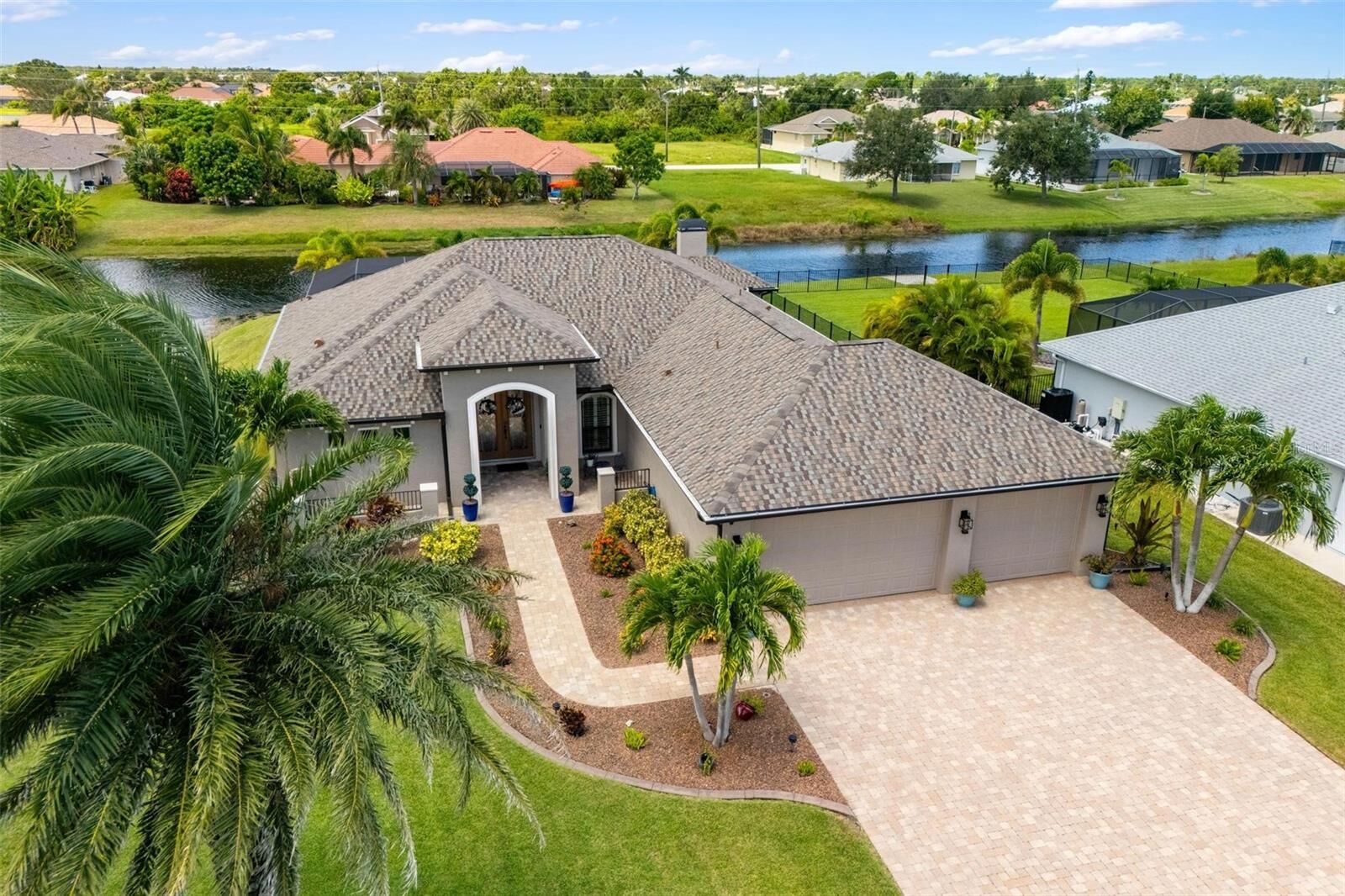 Property Photo: 918 Boundary Boulevard FL 33947
