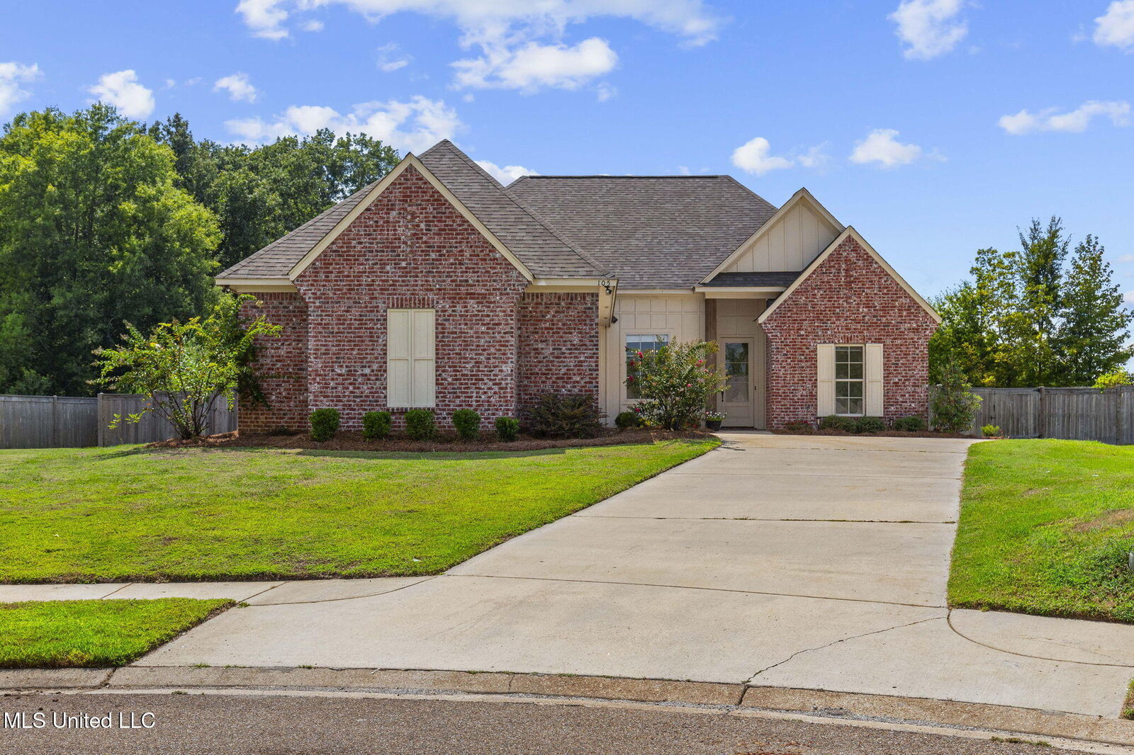 Property Photo: 105 Leah Cove MS 39046