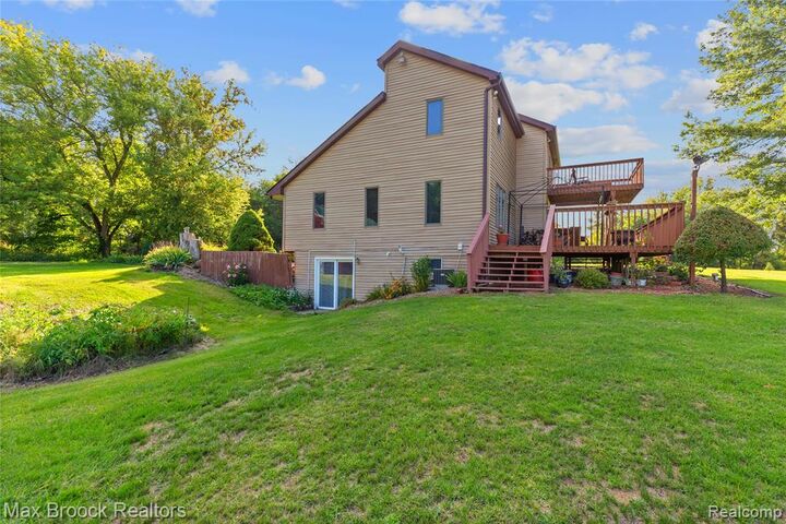 Property Photo:  4700 Stanley Road  MI 48421 8904 