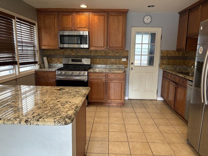 Property Photo: 751 N Northwest Highway N IL 60068