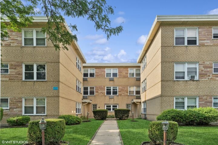 Property Photo: 4629 Main Street 2C IL 60076