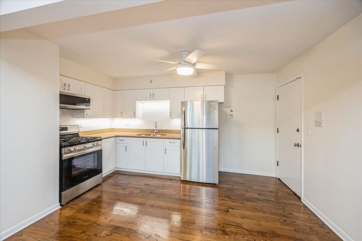 Property Photo: 929 S Oak Park Avenue 1ne IL 60304