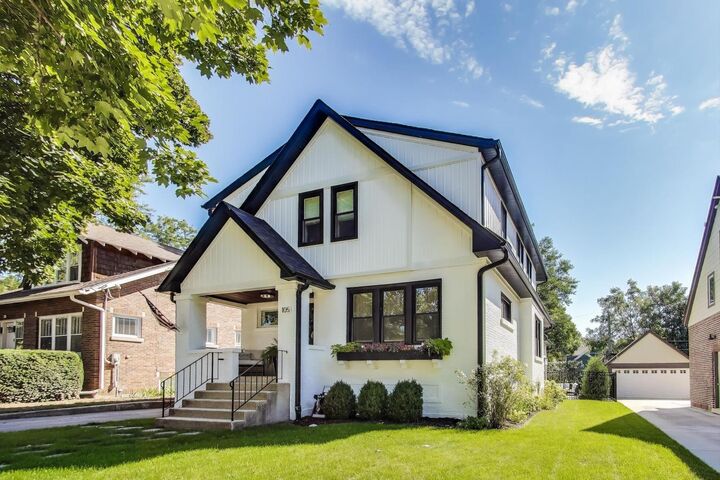 Property Photo:  105 S Mitchell Avenue  IL 60005 