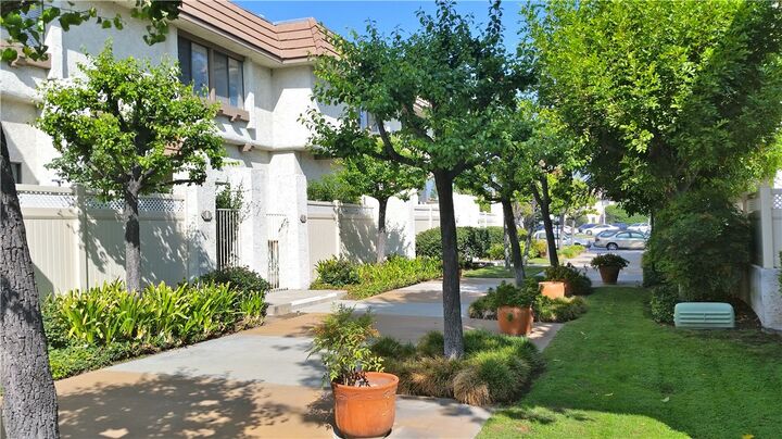 Property Photo:  848 W Huntington Drive 3  CA 91007 