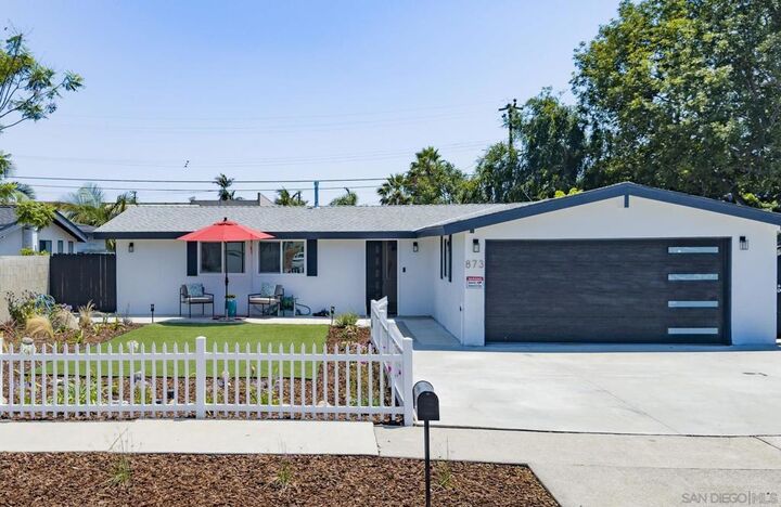 Property Photo: 873 Towne Street CA 92627