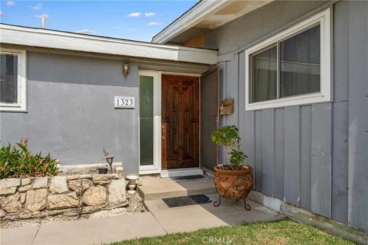 Property Photo:  1323 W Goodhue Avenue  CA 92802