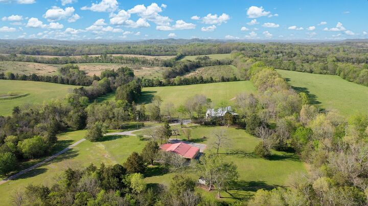 Property Photo:  865 Haley Rd  TN 37183 