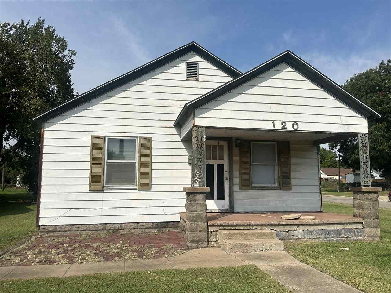 Property Photo:  120 N Ash  OK 74601 