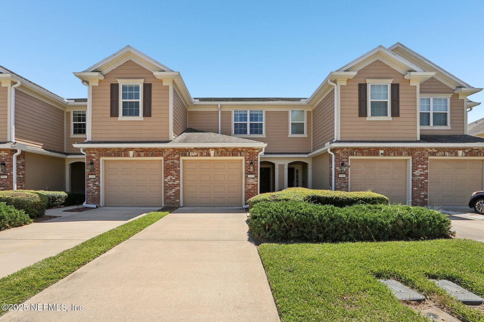 Property Photo: 6858 Roundleaf Drive FL 32258