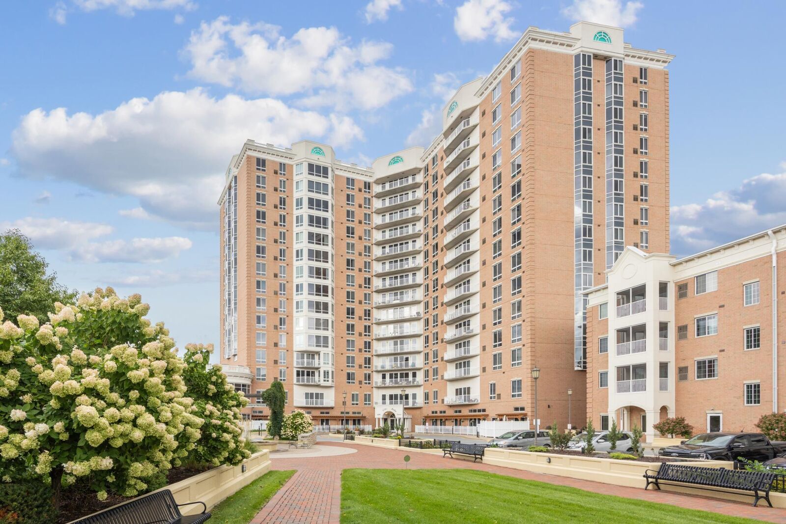 Property Photo: 6600 Lyndale Avenue S 700 MN 55423