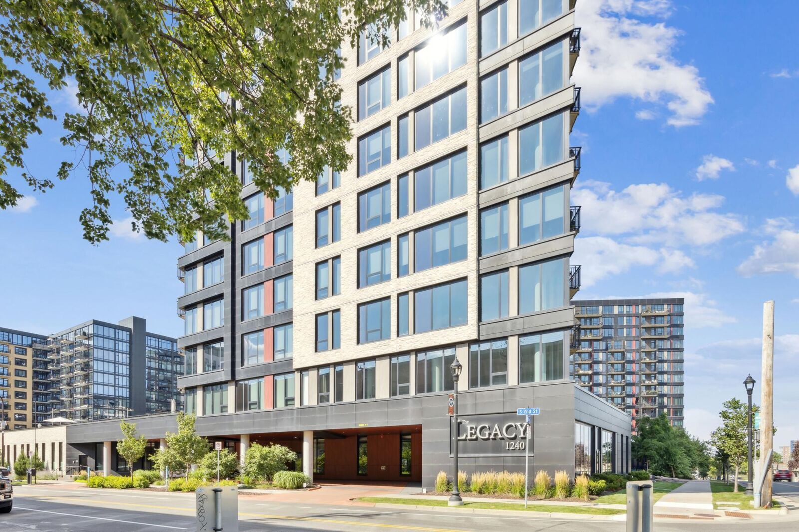 Property Photo:  1240 S 2nd Street 1003  MN 55415 