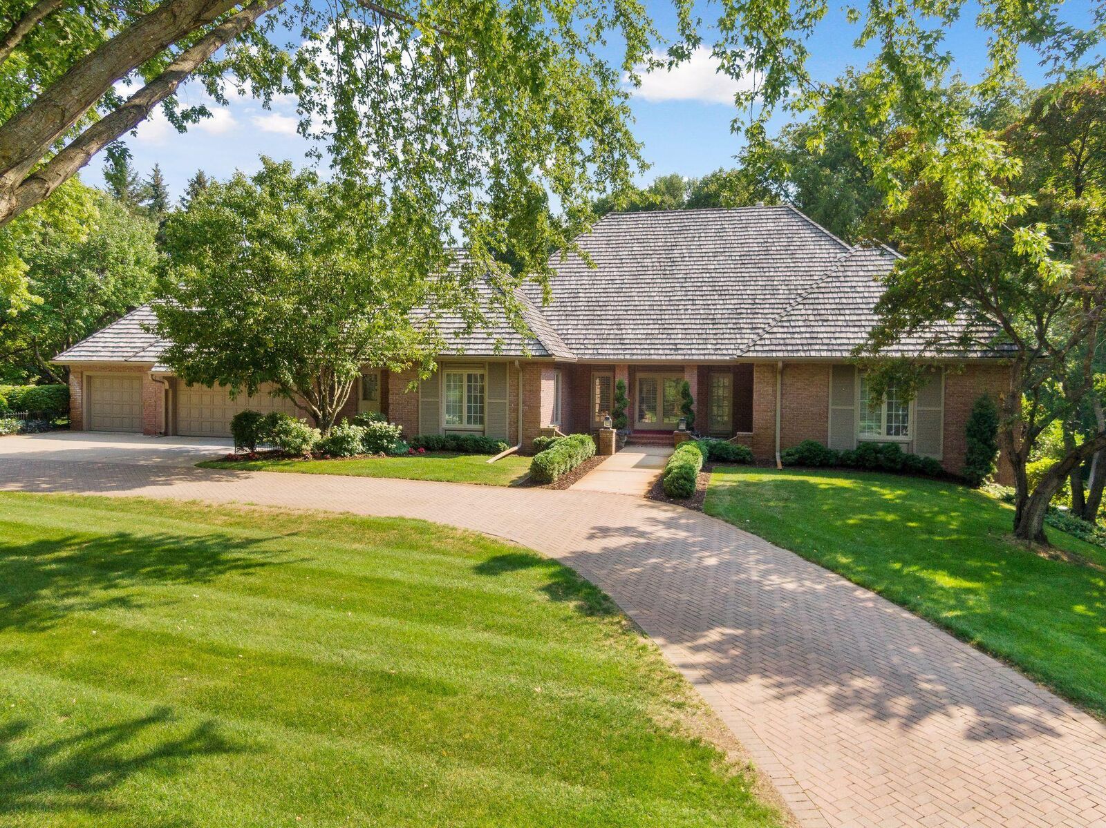 Property Photo:  1250 French Creek Drive  MN 55391 