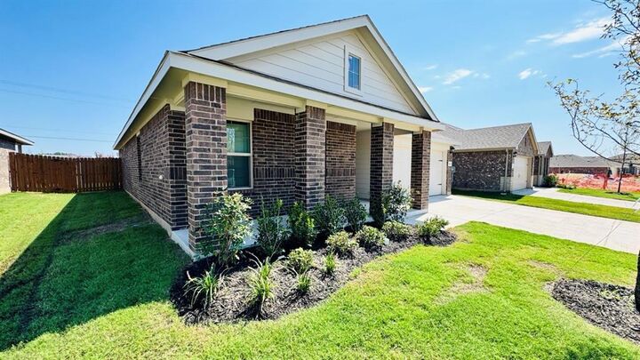 Property Photo: 532 Marsh Street TX 76033