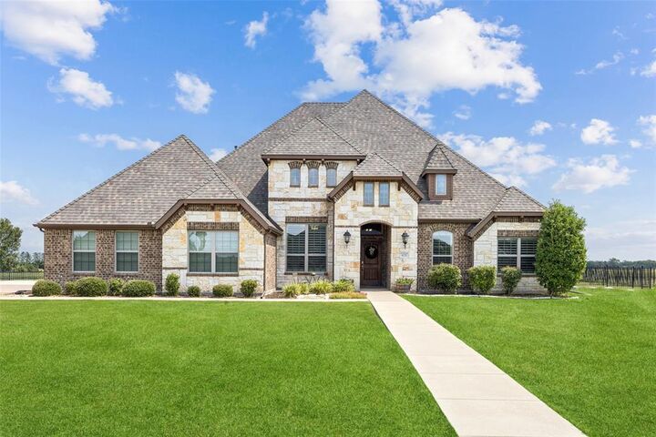 Property Photo: 621 Stampede Run TX 75032