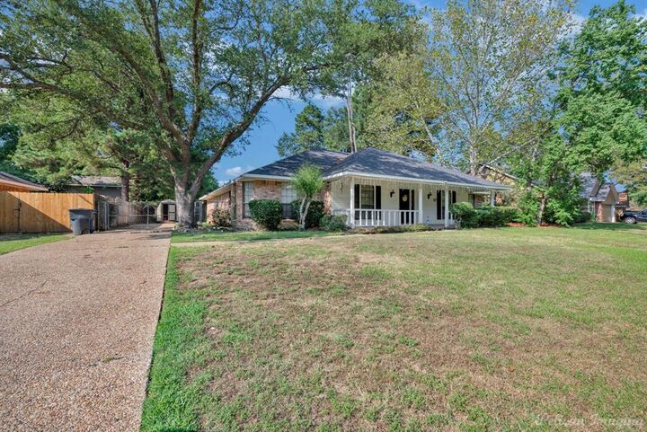Property Photo:  2412 Somersworth Drive  LA 71118