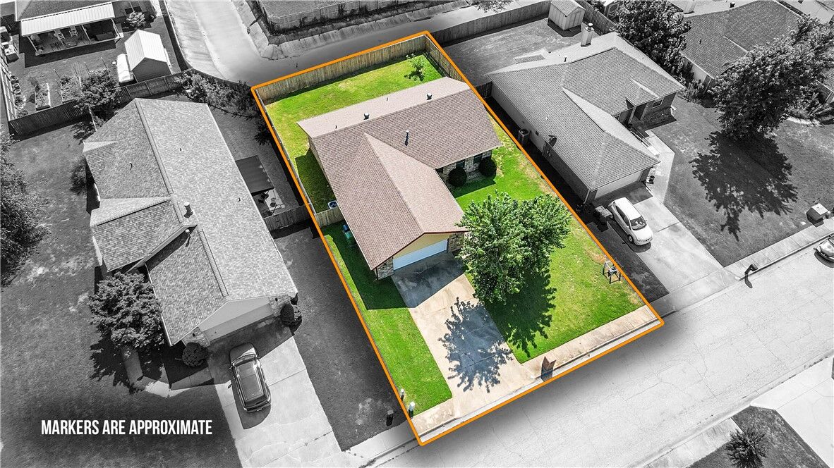 Property Photo:  2308 W Willow Street  AR 72758 