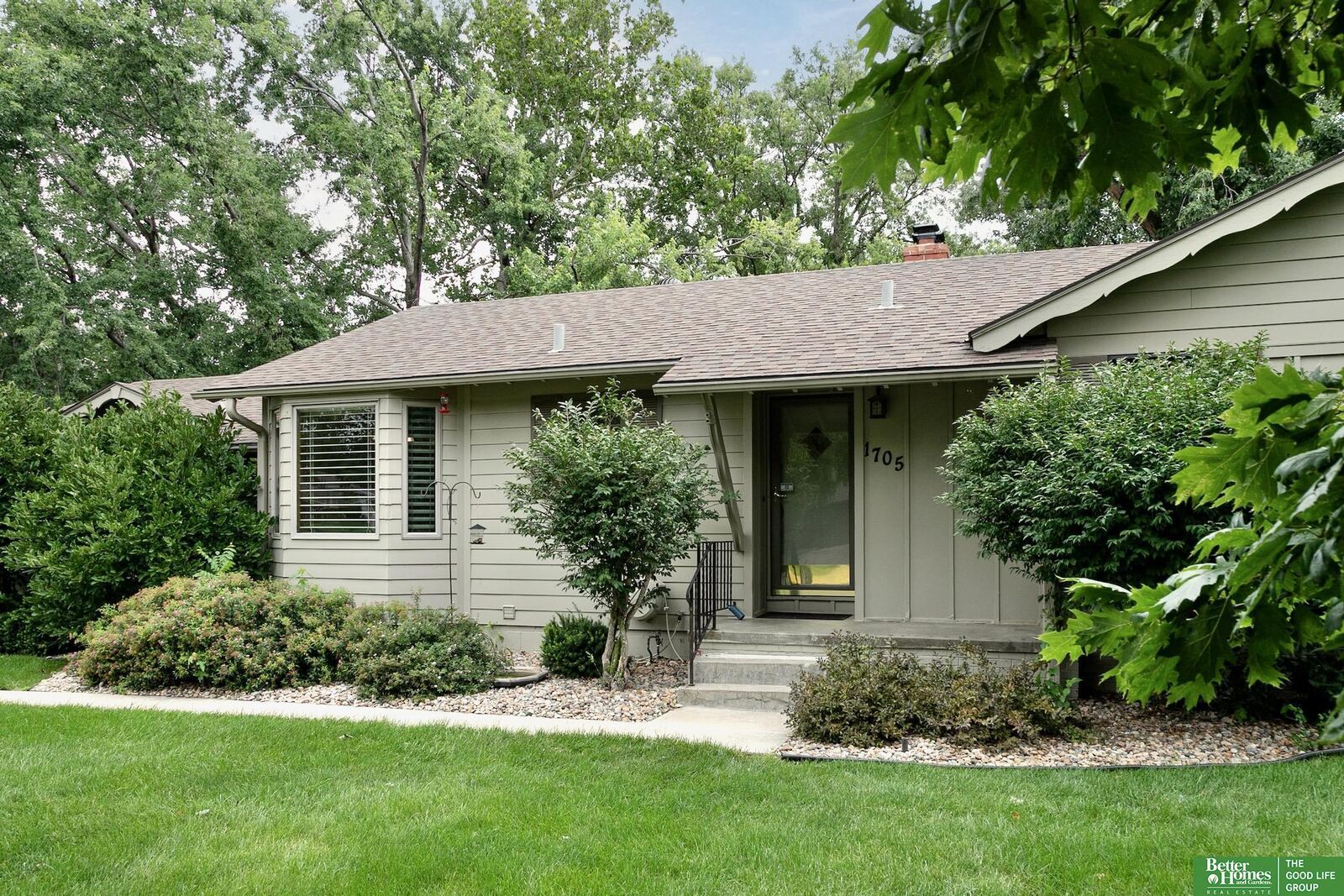 Property Photo: 1705 S 116th Street NE 68144