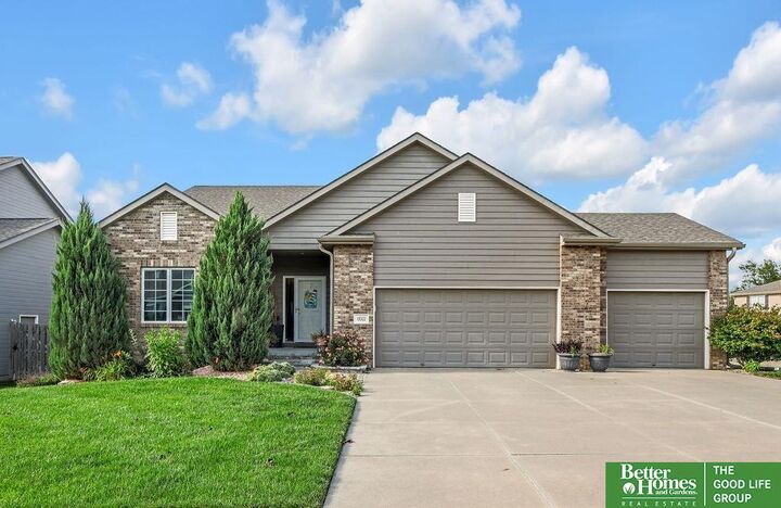 19302 G Street  Omaha NE 68135 photo