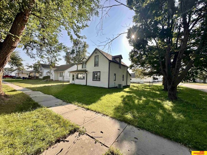 Property Photo:  517 6th Street  NE 68057 