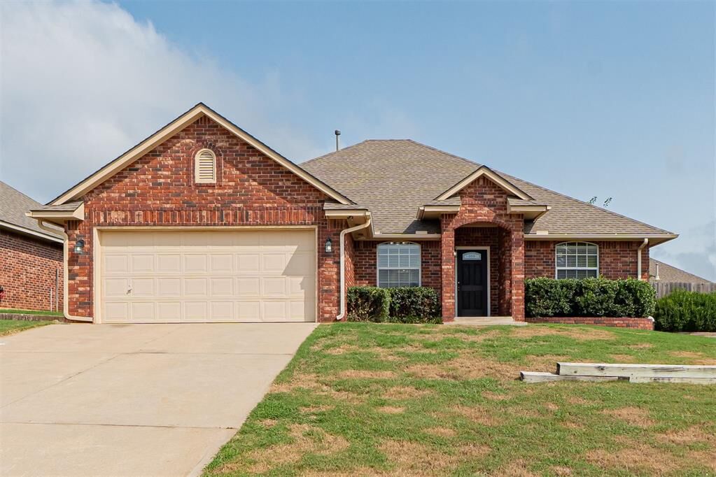 Property Photo: 11521 Village Avenue OK 73130