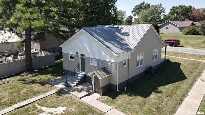 Property Photo: 502 S Sunny Slope Street IL 62896