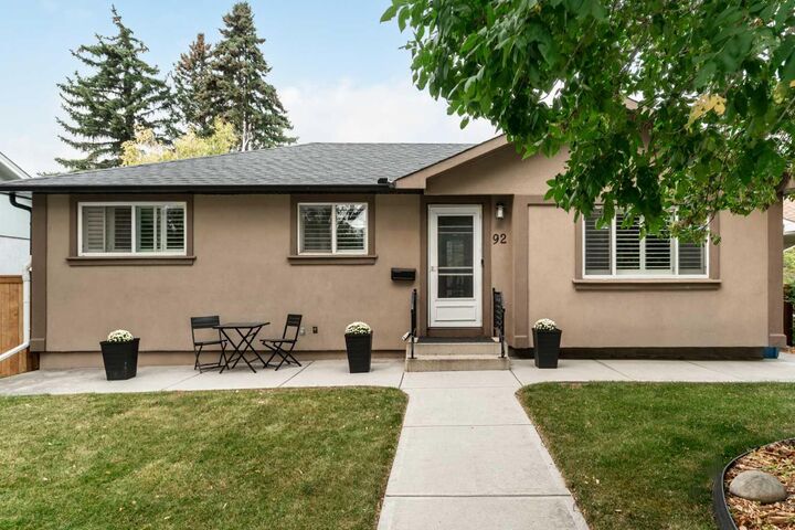 Property Photo:  92 Baker Crescent NW  AB T2L 1R4 