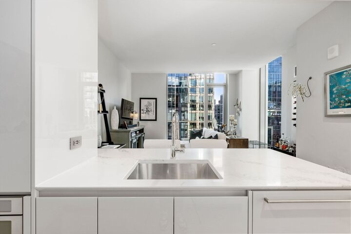 Property Photo: 133 Seaport Blvd 1719 MA 02210