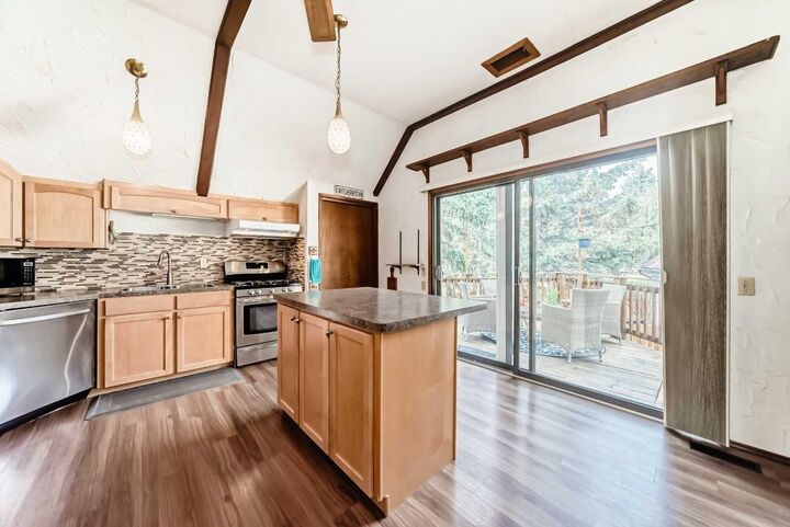 Property Photo:  40 Mountain Street W  AB T1S 1G7 